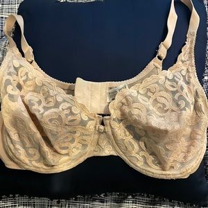 Only worn twice and not the right fit!  Beautiful lace Wacoal bra 36DD Nude